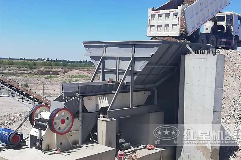 顎式破碎機(jī)現(xiàn)場(chǎng)