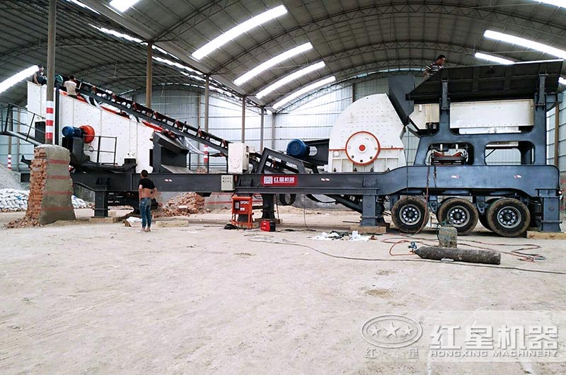 大型半移動式重錘破碎站現(xiàn)場