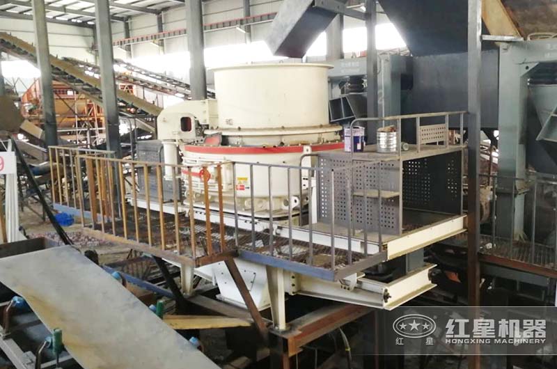 鵝卵石顎式破碎機生產現(xiàn)場