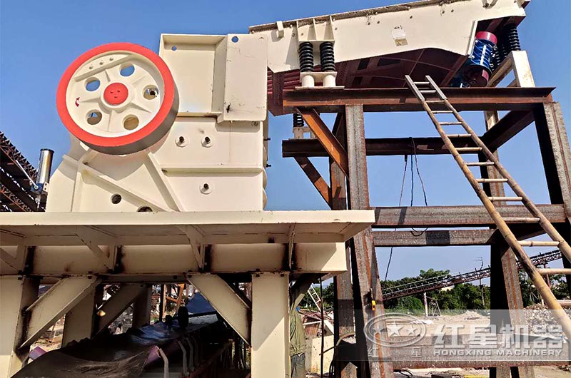 河南生產(chǎn)顎式破碎機(jī)的廠家怎么樣？顎式破碎機(jī)的類型有哪些？