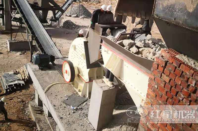 巨石破碎用重錘破碎機還是顎式破碎機，選擇可不簡單