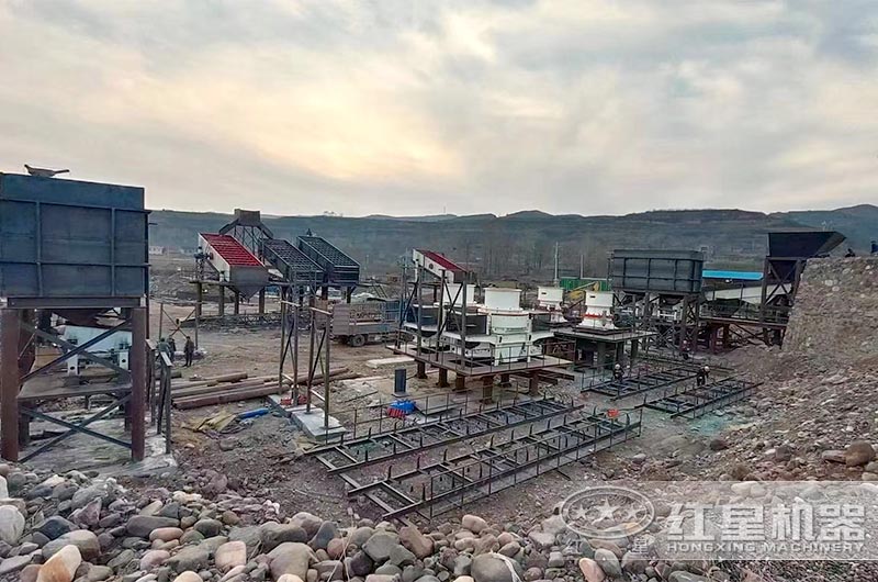 浙江時(shí)產(chǎn)千噸砂石場(chǎng)露天作業(yè)現(xiàn)場(chǎng)全景實(shí)拍