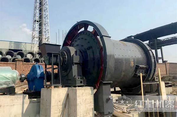 爐渣球磨機(jī)現(xiàn)場2