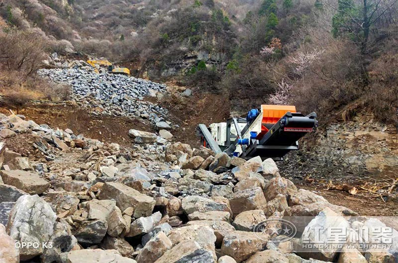 一小時(shí)300噸花崗巖制砂，移動(dòng)破碎站選什么制砂機(jī)用