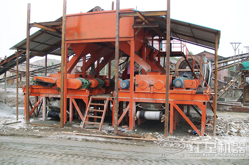 山東小型對(duì)輥制砂機(jī)現(xiàn)場圖片