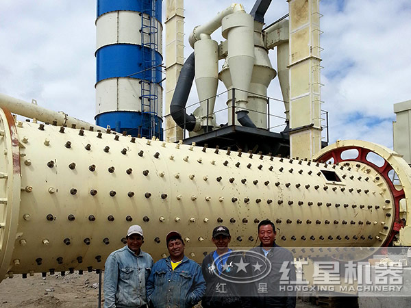 球磨機現(xiàn)場圖